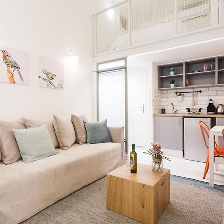 Relax In This Funky Loft Next To Metro! เอเธนส์ ภายนอก รูปภาพ