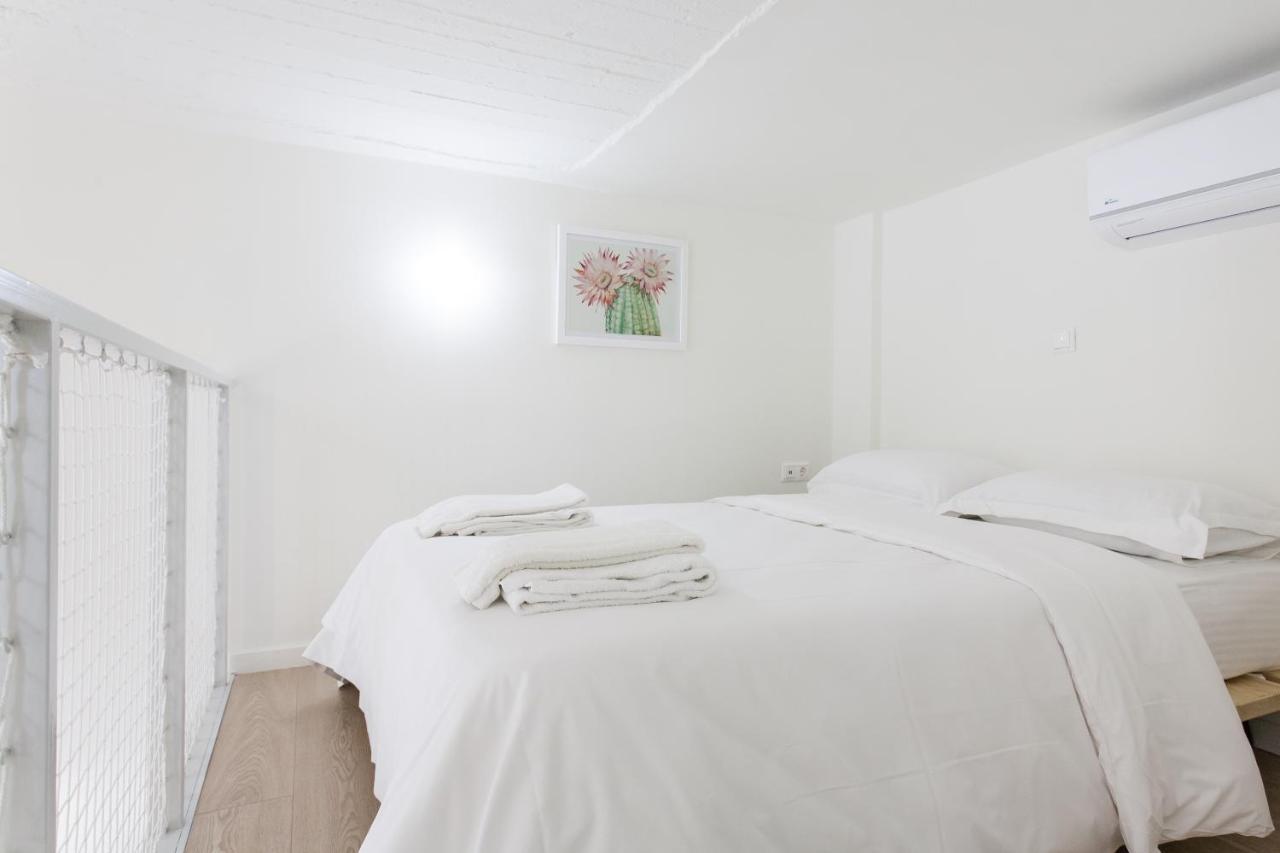 Relax In This Funky Loft Next To Metro! เอเธนส์ ภายนอก รูปภาพ